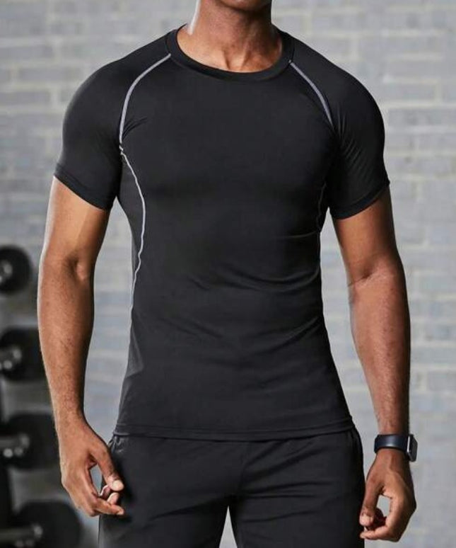 Sportowa koszulka męska o bardzo dopasowanym kroju