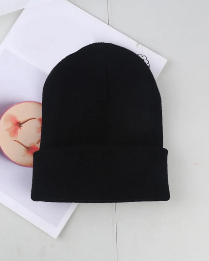 Czapka damska na zimę w jednolitym kolorze