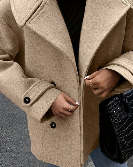 Damski płaszcz krótki dwurzędowy