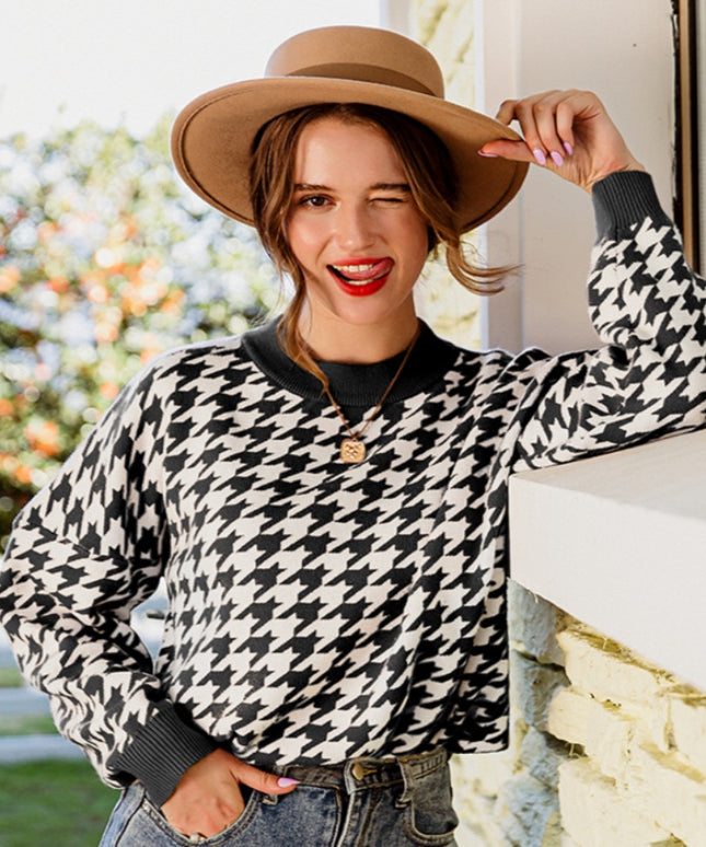 Damski sweter dziergany w pepitkę