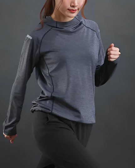 Sportowa bluza damska z cienkiego materiału z kapturem