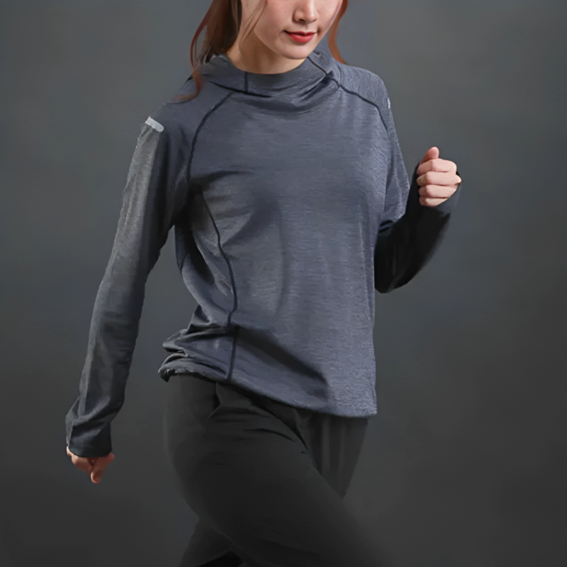 Sportowa bluza damska z cienkiego materiału z kapturem