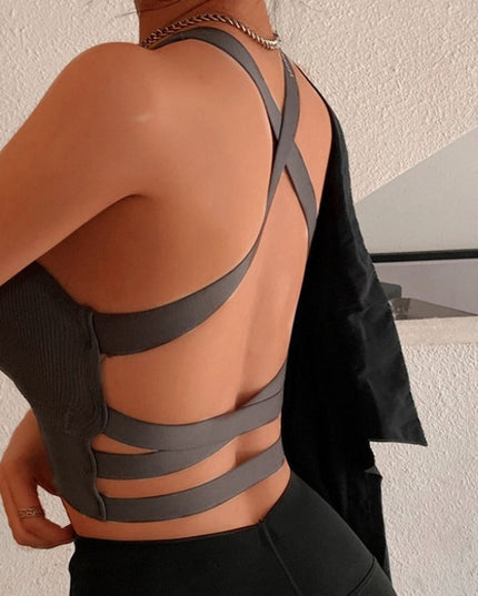 Sportowy biustonosz na grubych ramiączkach