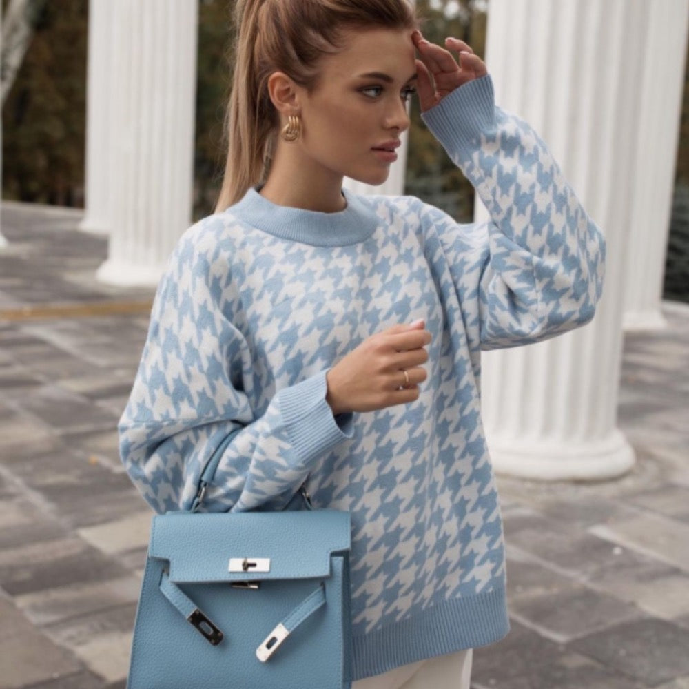Damski sweter dziergany w pepitkę