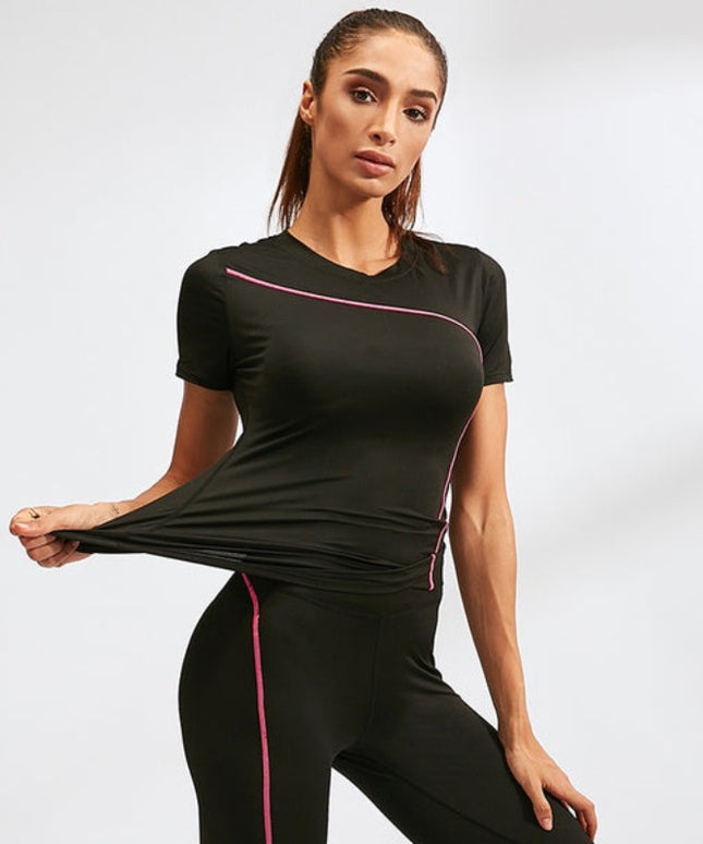 Sportowy komplet damski z koszulką i legginsami