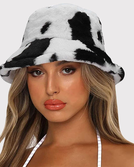 Czapka damska z motywem krowich łat