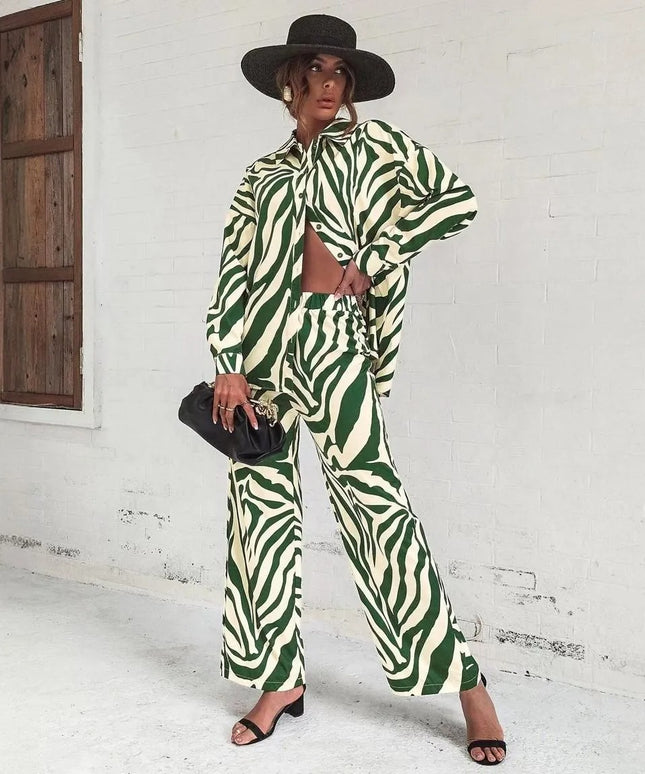 Komplet damski z koszulą i spodniami z delikatnego materiału