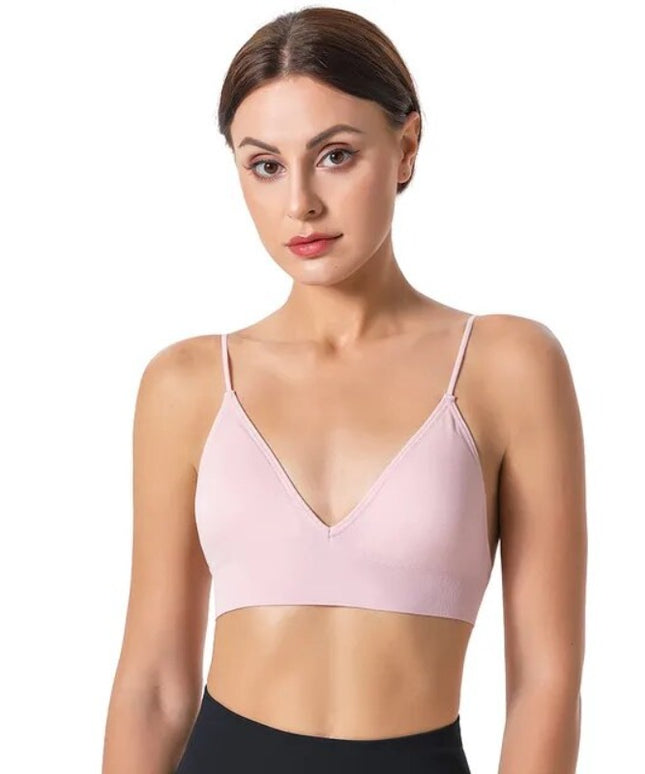 Sportowy biustonosz na cienkich ramiączkach z dekoltem w kształcie litery V