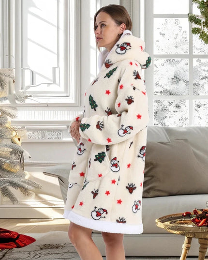 Ciepła kocobluza z motywem świątecznym