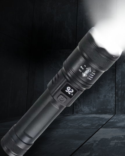 Mocna latarka LED ładowana przez USB.