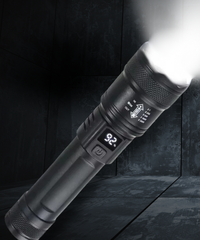 Mocna latarka LED ładowana przez USB.