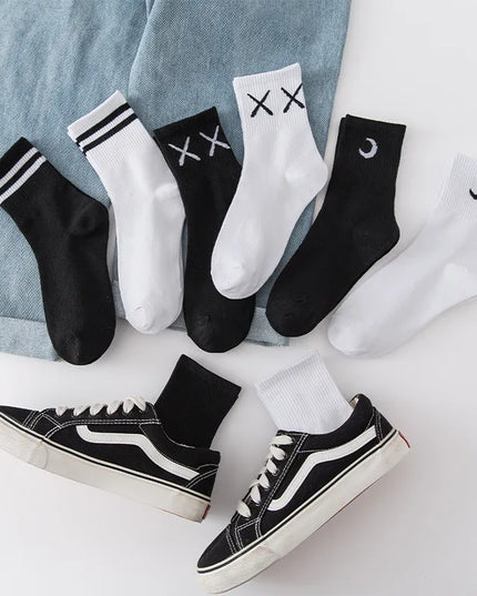 Skarpetki damskie długie w modne wzory