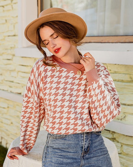 Damski sweter dziergany w pepitkę