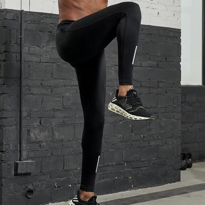 Sportowe legginsy męskie elastyczne o klasycznym kroju
