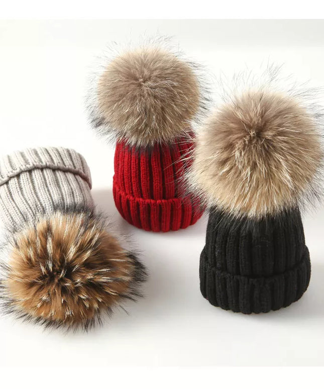 Czapka damska z pomponem