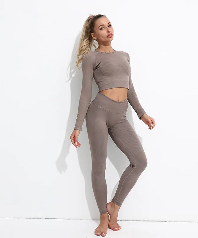 Sportowy komplet damski prążkowany - 3 elementy