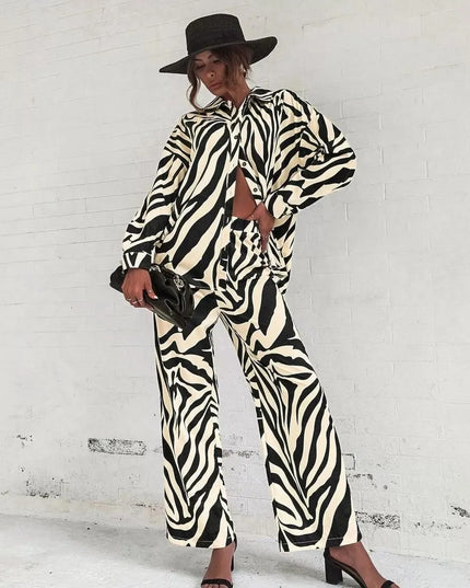 Komplet damski z koszulą i spodniami z delikatnego materiału