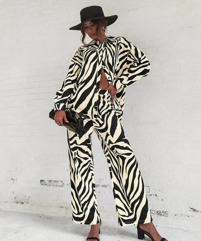 Komplet damski z koszulą i spodniami z delikatnego materiału