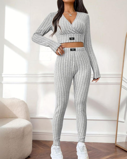 Komplet damski prążkowany z krótkim topem