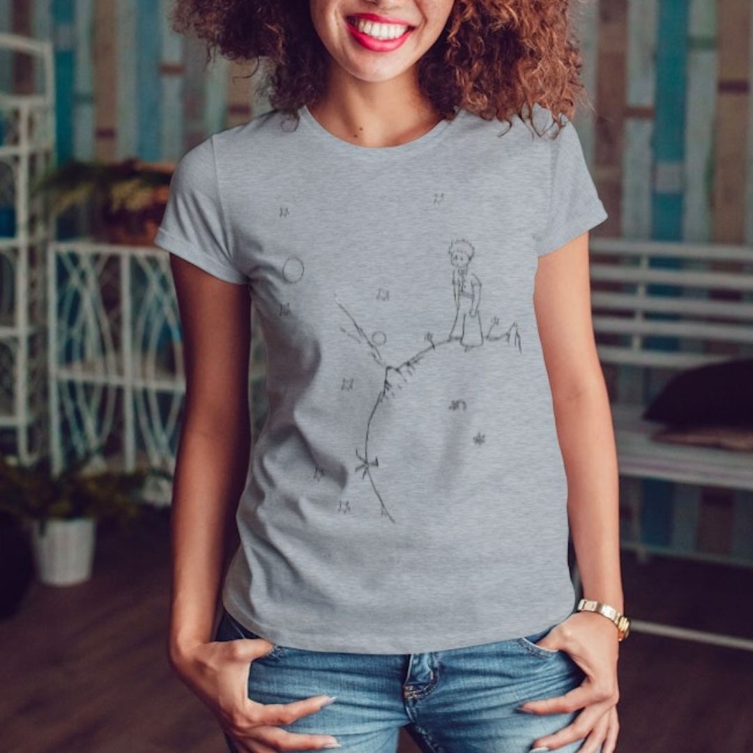 Damski T-shirt z delikatnym wzorem Małego Księcia