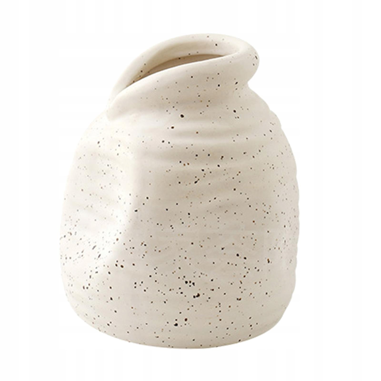 Wazon ceramiczny w jasnych kolorach w kropki