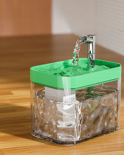 Przezroczysta fontanna dla psa