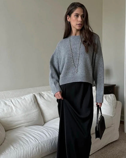 Modny sweter damski o klasycznym kroju