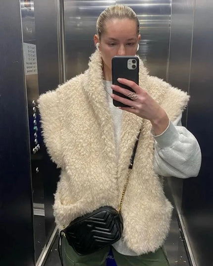 Kamizelka damska oversize ze sztucznego futra