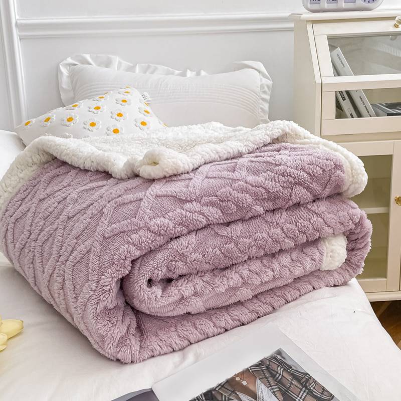 Miękki koc dwustronny ze sweterkowym tłoczeniem