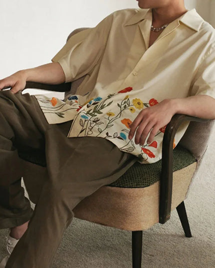 Męska koszula z krótkim rękawem ozdobiona motywem kwiatów