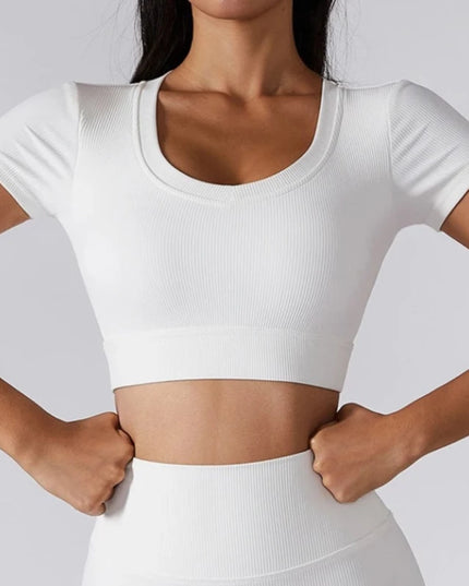 Sportowy top damski z dekoltem w kształcie litery V