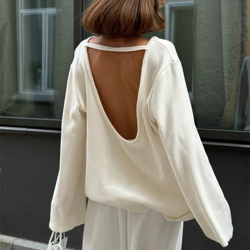 Sweter damski oversize z odkrytymi plecami – miękka gładka dzianina, długi rękaw
