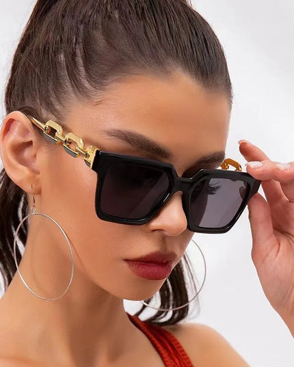 Damskie okulary przeciwsłoneczne ze złotymi zausznikami