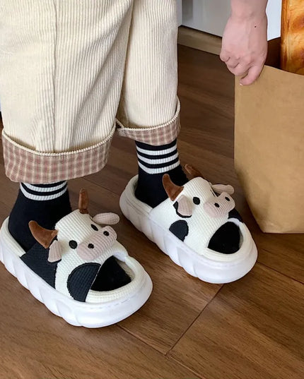 Klapki z motywem krowy
