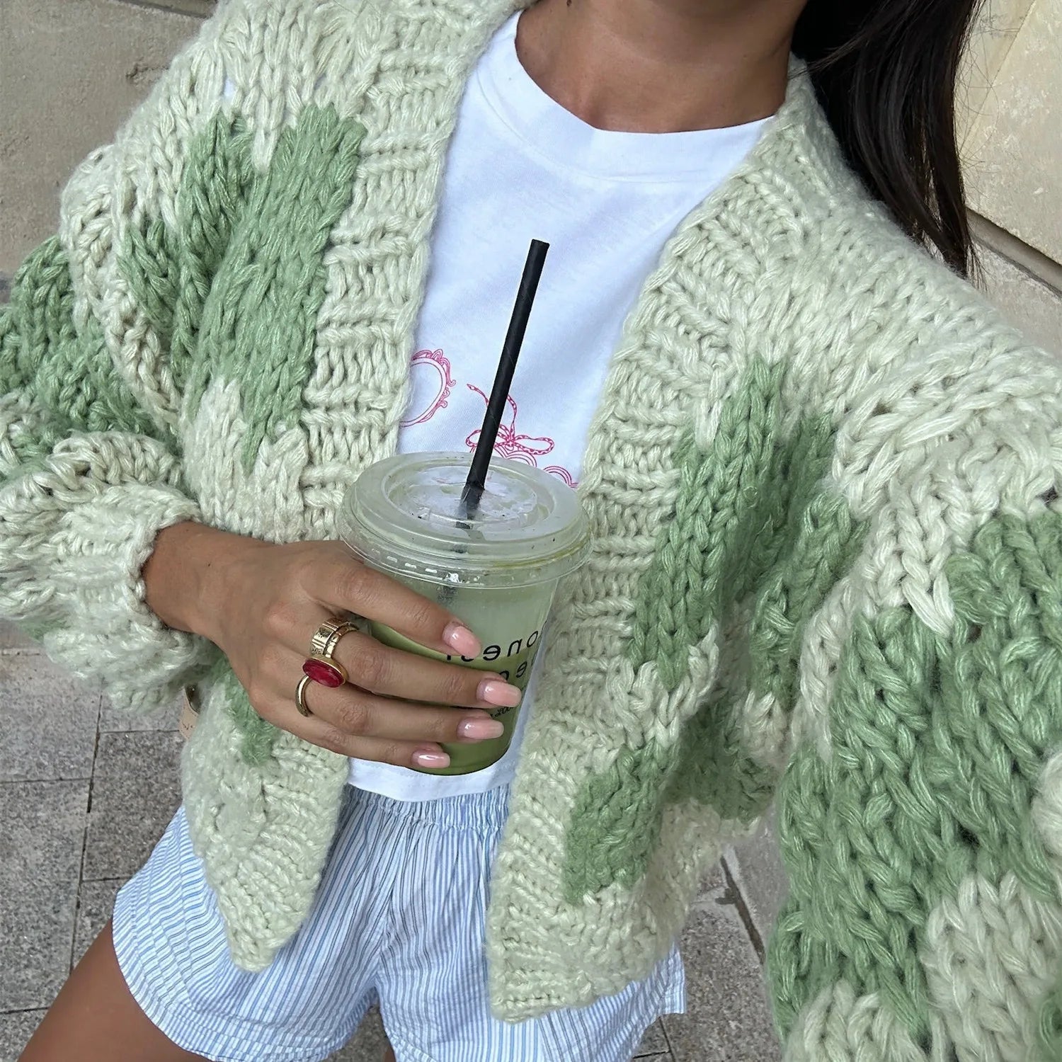 Kolorowy sweter damski oversize z grubym splotem – modny kardigan z długim rękawem