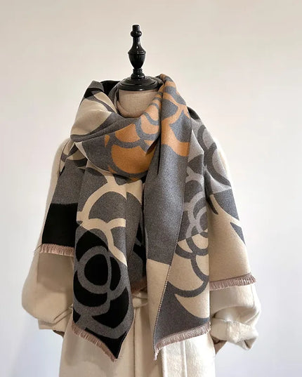 Szalik damski z motywem kwiatów