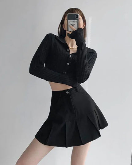 Spódnica mini o rozszerzanym fasonie z wszytymi spodenkami