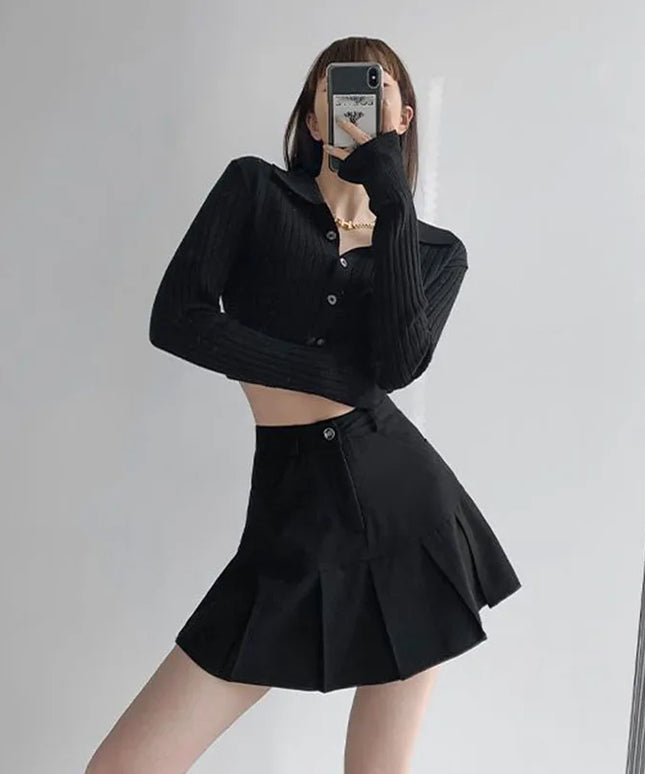 Spódnica mini o rozszerzanym fasonie z wszytymi spodenkami