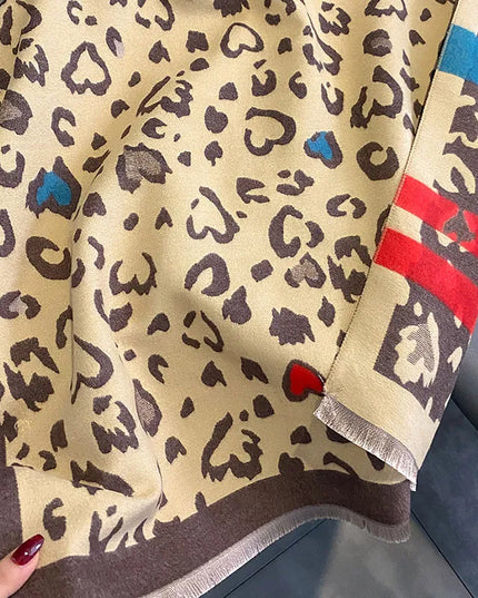 Szalik damski z kolorowym motywem