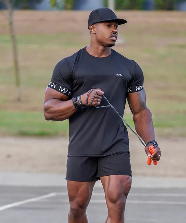 Sportowa koszulka męska z szybkoschnącego materiału