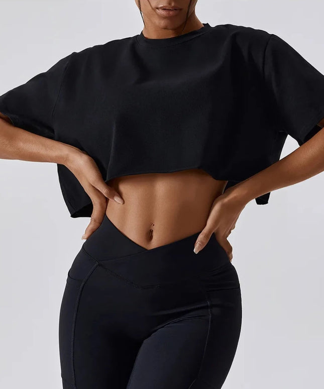 Sportowy top damski o luźnym kroju z krótkim rękawem