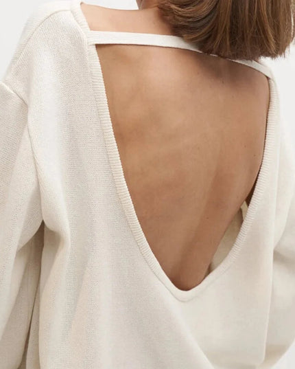 Sweter damski oversize z odkrytymi plecami – miękka gładka dzianina, długi rękaw