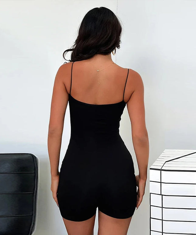 Dopasowany damski kombinezon na cienkich ramiączkach