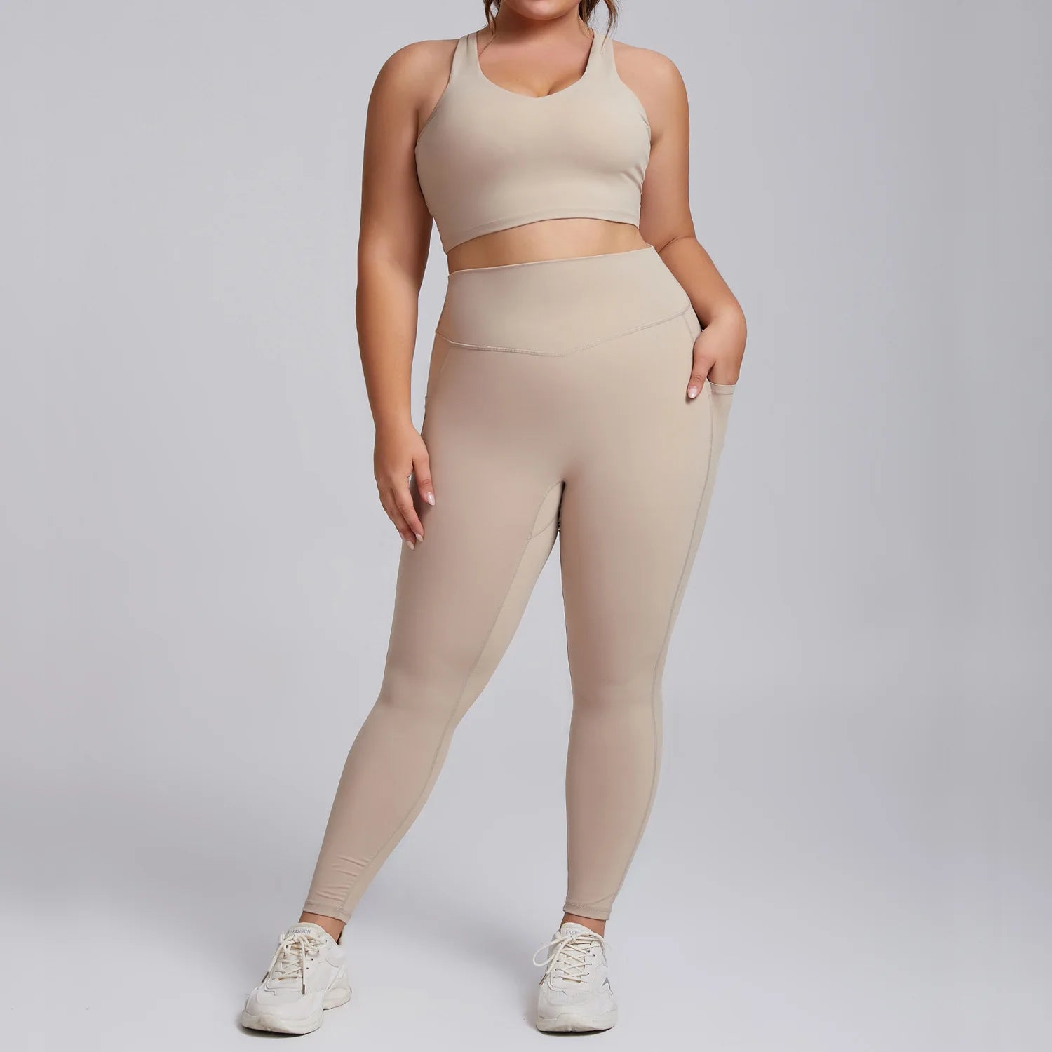 Komplet sportowy damski plus size - bezszwowe legginsy i top