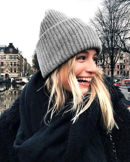 Czapka damska dzianinowa na zimę