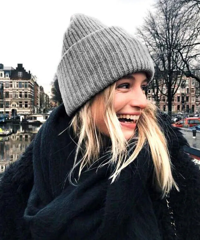 Czapka damska dzianinowa na zimę