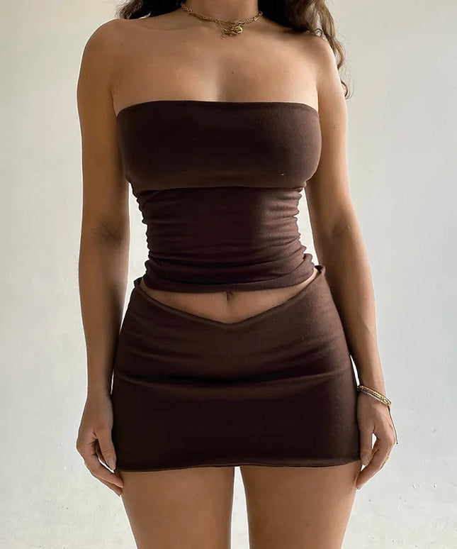 Dopasowany komplet damski ze spódnicą mini