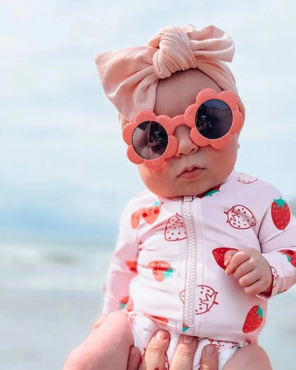 Jednoczęściowy strój kąpielowy dla niemowląt z długim rękawem w truskawki