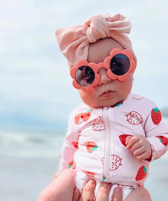 Jednoczęściowy strój kąpielowy dla niemowląt z długim rękawem w truskawki