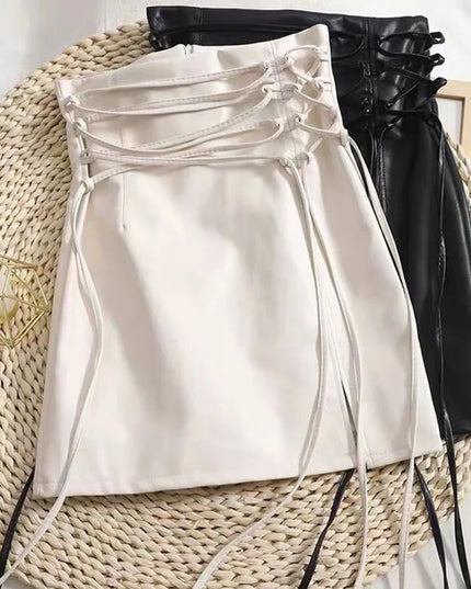 Spódnica mini skórzana z wysokim stanem i wiązanym pasem